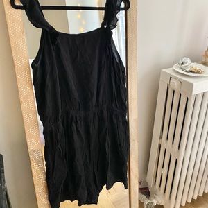OLD NAVY BLACK RUFFLED ROMPER XL